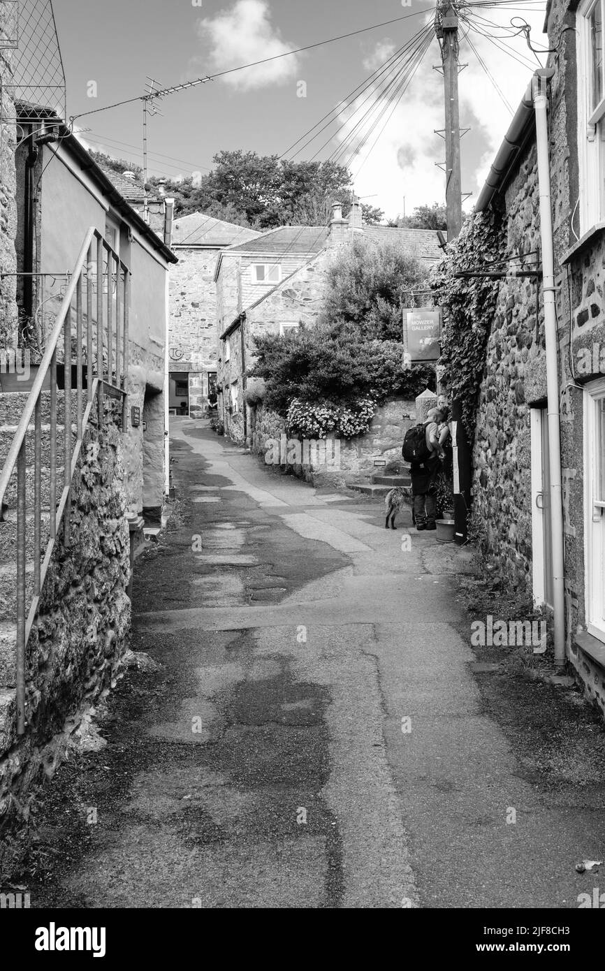 Vue sur Mousehole, Cornouailles, le matin ensoleillé de juin Banque D'Images Vue sur Mousehole, Cornouailles, le matin ensoleillé de juin Banque D'Images
