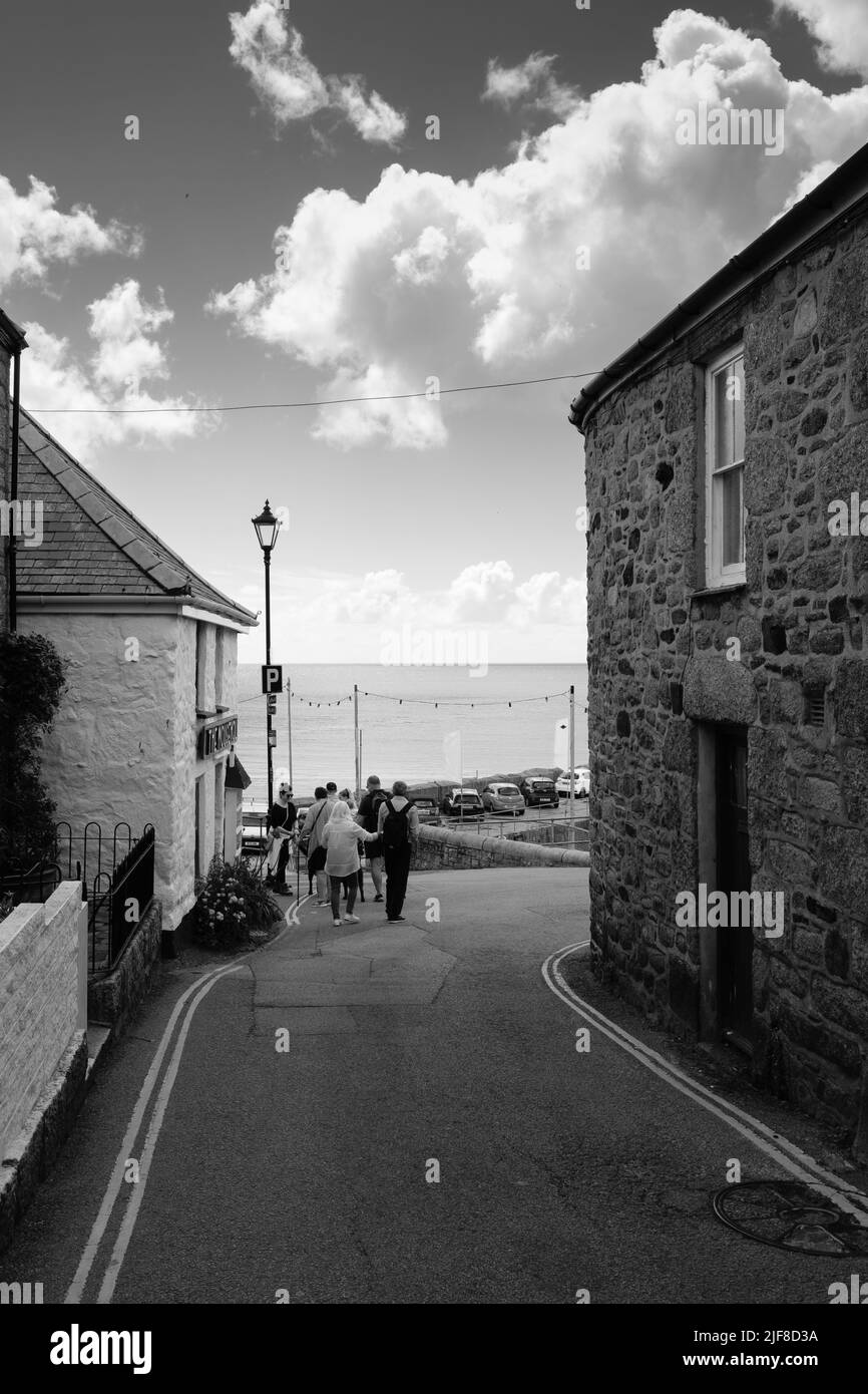 Vue sur Mousehole, Cornouailles, le matin ensoleillé de juin Banque D'Images Vue sur Mousehole, Cornouailles, le matin ensoleillé de juin Banque D'Images