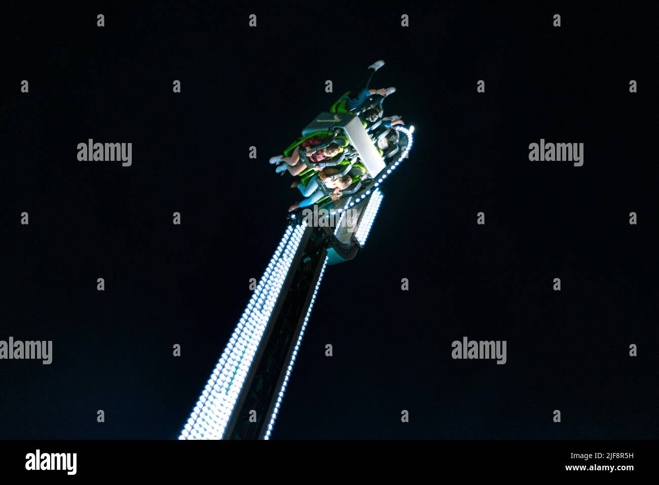 Divertissements à grande vitesse dans les festivals et les foires, adrénaline et les forces de g. Banque D'Images