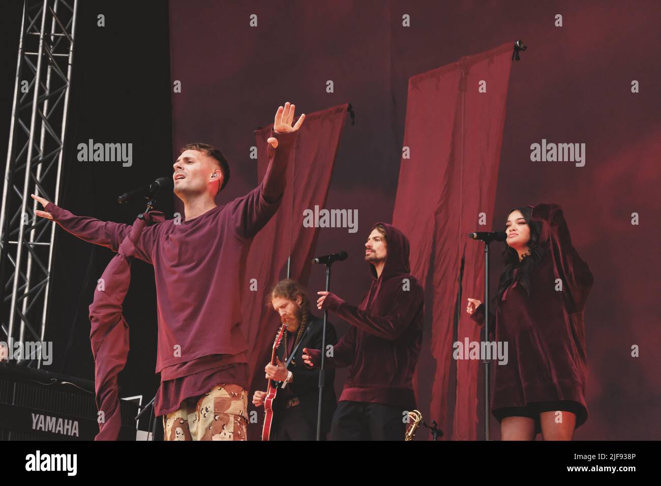 Oskar Linnros se produit sur scène au festival de Popaganda à Stockholm. Banque D'Images