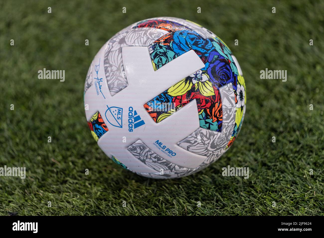 Ballon officiel adidas Banque de photographies et d'images à haute  résolution - Alamy