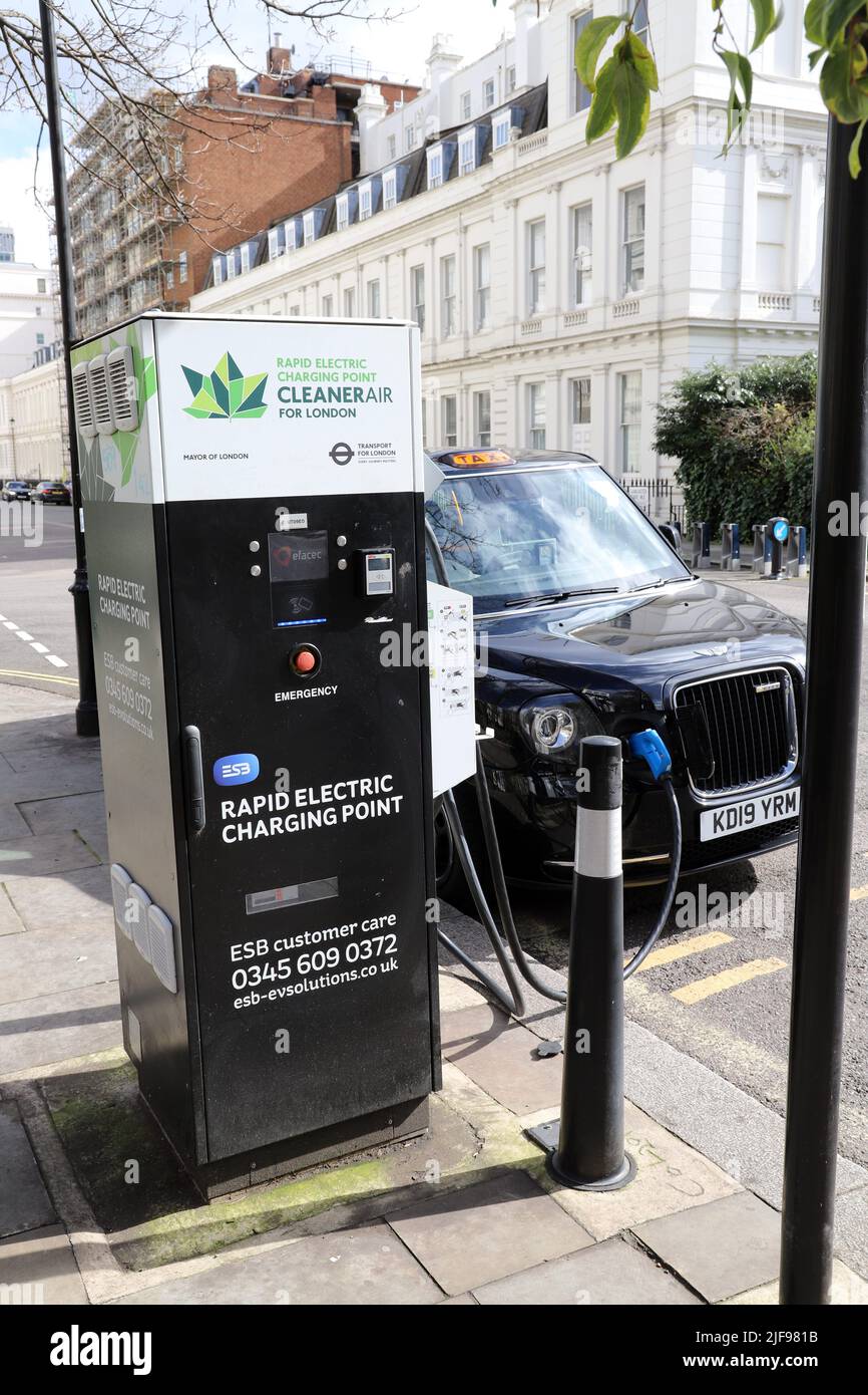 Point de chargement rapide EV à Lancaster Gate, Londres, Angleterre Banque D'Images