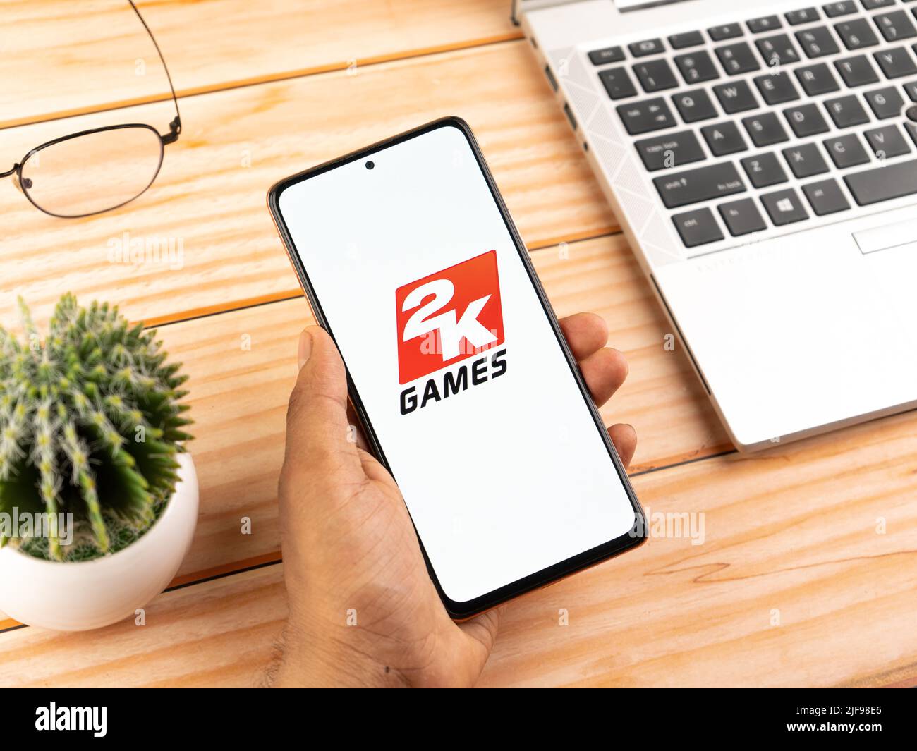 Bangal Ouest, Inde - 20 avril 2022 : 2K Jeux sur écran de téléphone image de stock. Banque D'Images