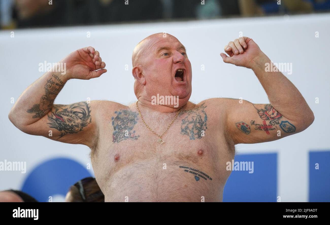 14 juin 2022 - Angleterre / Hongrie - Ligue des Nations de l'UEFA - Groupe 3 - Stade Molineux un fan de l'Angleterre lors du match de la Ligue des Nations de l'UEFA contre Hungar Banque D'Images