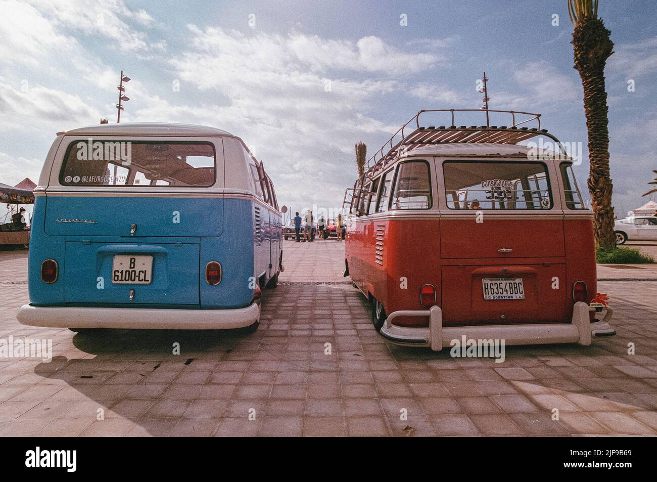 Belle fourgonnette classique dans la rue. Volkswagen T1 Banque D'Images