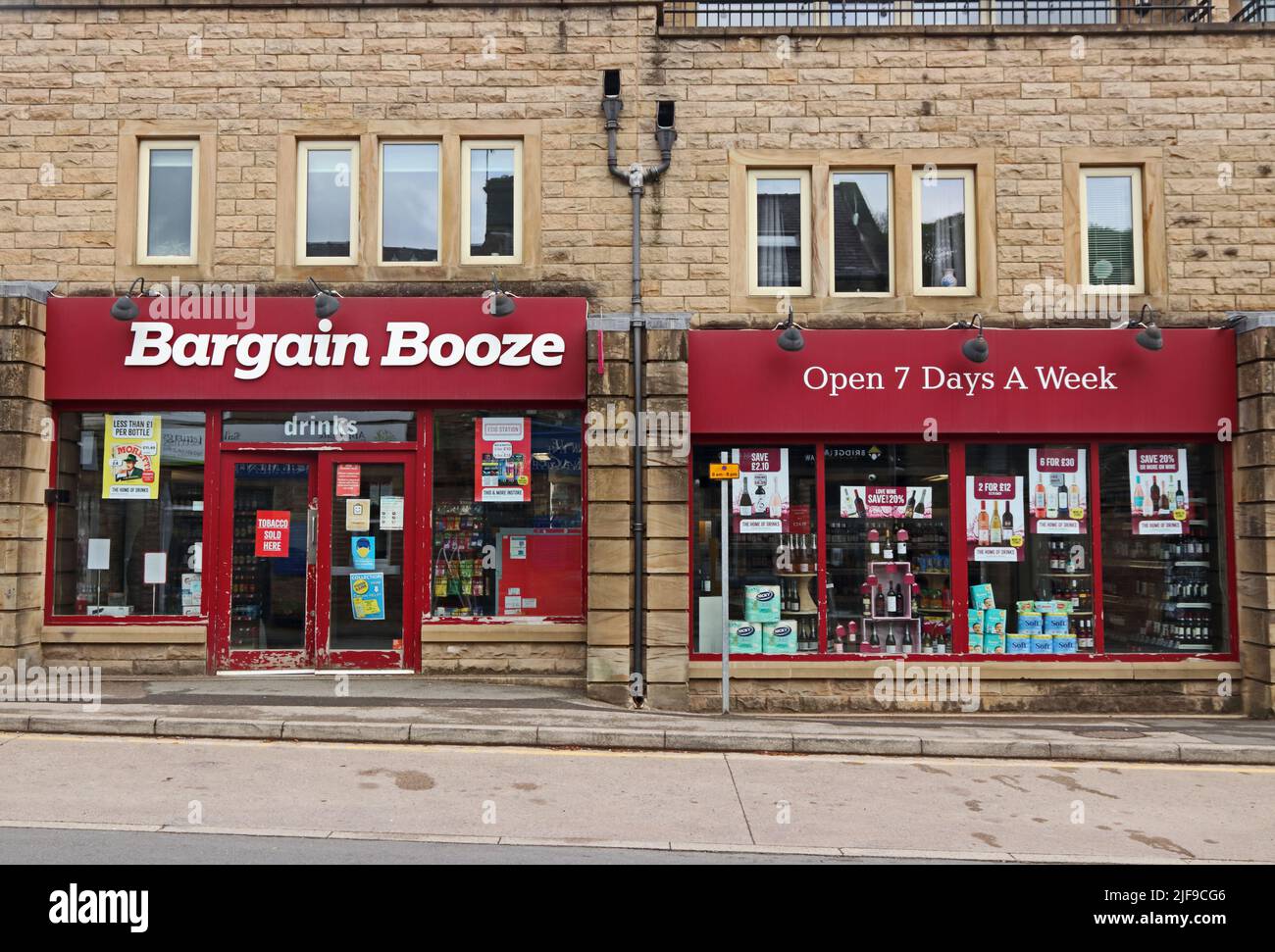 Boutique Bargain Booze, Holmfirth Banque D'Images