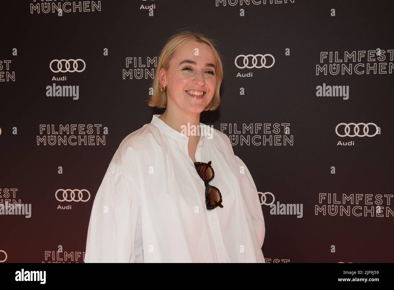 La directrice Ruth Paxton a vu avant la projection de son film Un BANQUET à 39. Filmfest München sur 27.6.2022 im City Kino Banque D'Images