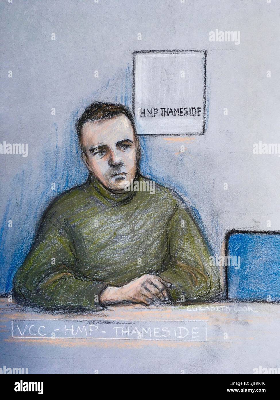 L'artiste de la Cour a dessiné un croquis par Elizabeth Cook de Jordan McSweeney, apparaissant par liaison vidéo de HMP Thameside lors d'une audience à Old Bailey, Londres, où il est accusé de meurtre du diplômé en droit Zara Aleena. Mme Aleena a été attaquée alors qu'elle rendit à pied d'une nuit sur Cranbrook Road à Ilford, vers la station de Gants Hill, dans les premières heures de dimanche matin. Date de la photo: Vendredi 1 juillet 2022. Banque D'Images