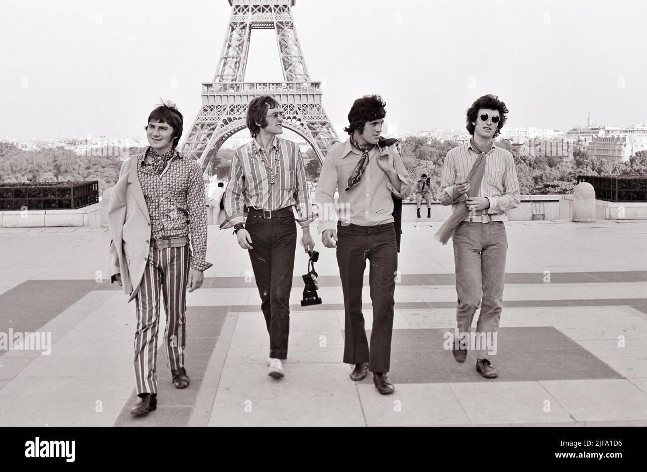 GROUPE rock TRAFFIC UK en visite à Paris en juillet 1967 avec Stevie Winwood à droite Banque D'Images