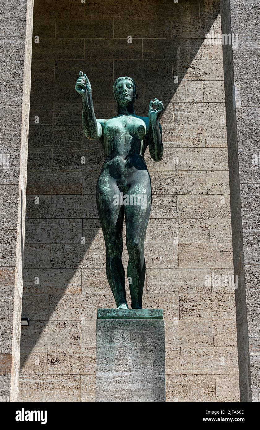 Décathlon et vainqueur à l'entrée de la salle des piliers de l'Olympiapark, Charlottenburg, Berlin, Allemagne Banque D'Images