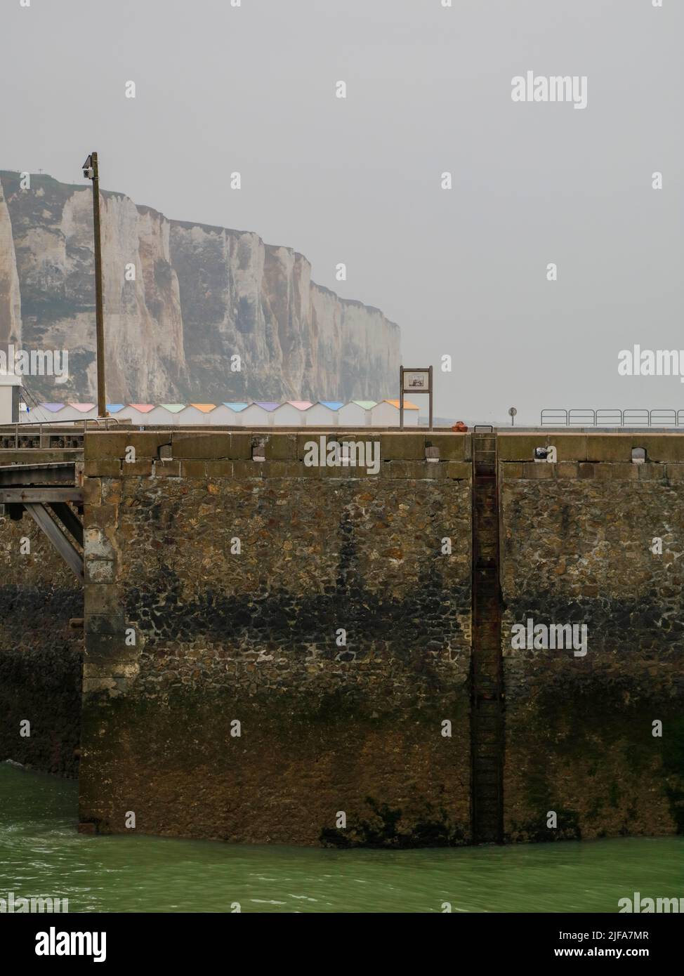 Village côtier du Treport à l'embouchure de la Bresle sur la Manche avec la plus haute falaise de craie en Europe, département Seine-Maritime Banque D'Images