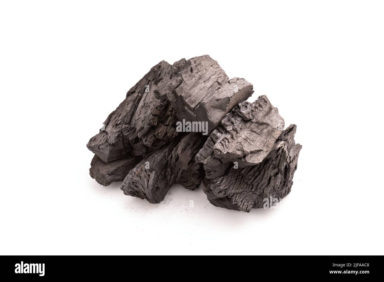 Pile de charbon isolée sur fond blanc Banque D'Images