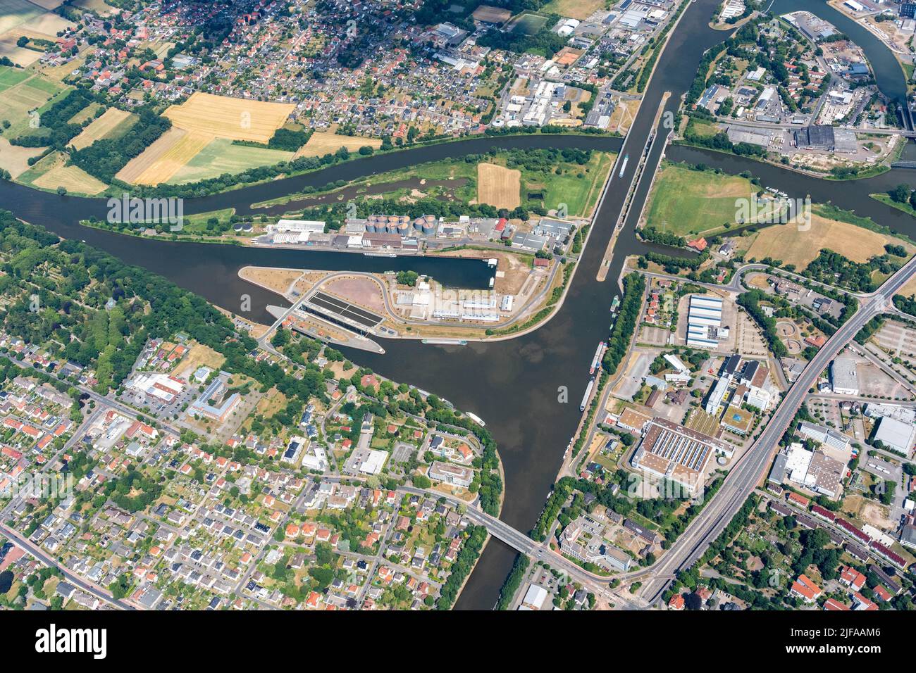 Vue aérienne de la jonction de la voie navigable de Minden, Rhénanie-du-Nord-Westphalie, Allemagne Banque D'Images
