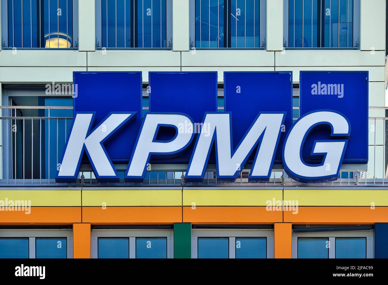 Logo KPMG AG, immeuble de bureaux, Alte Messe Munich, Theresienhoehe, Munich, Bavière, Allemagne Banque D'Images