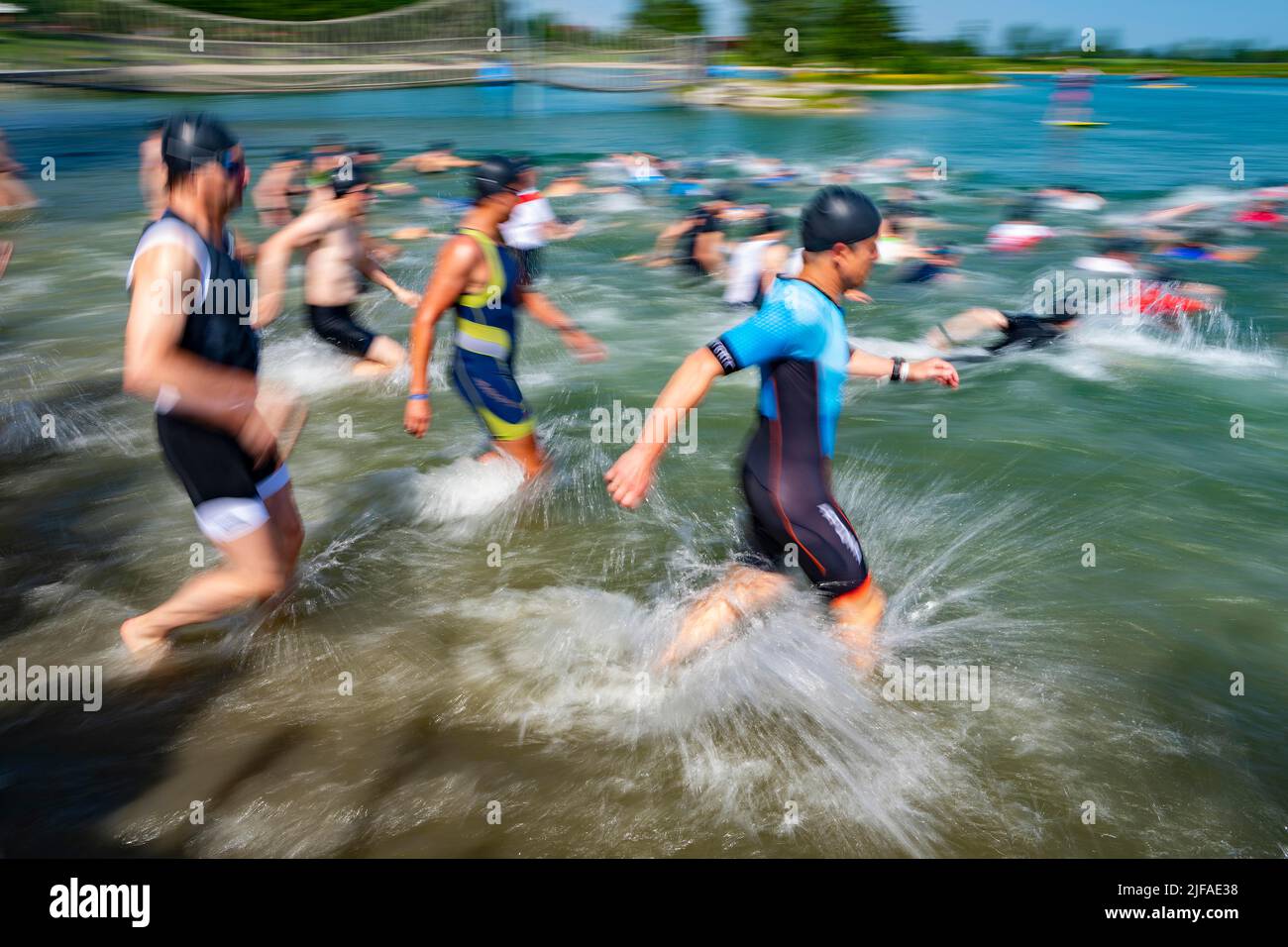 Nageurs à la discipline START au Stadttriathlon 27th à Erding, Bavière, Allemagne Banque D'Images