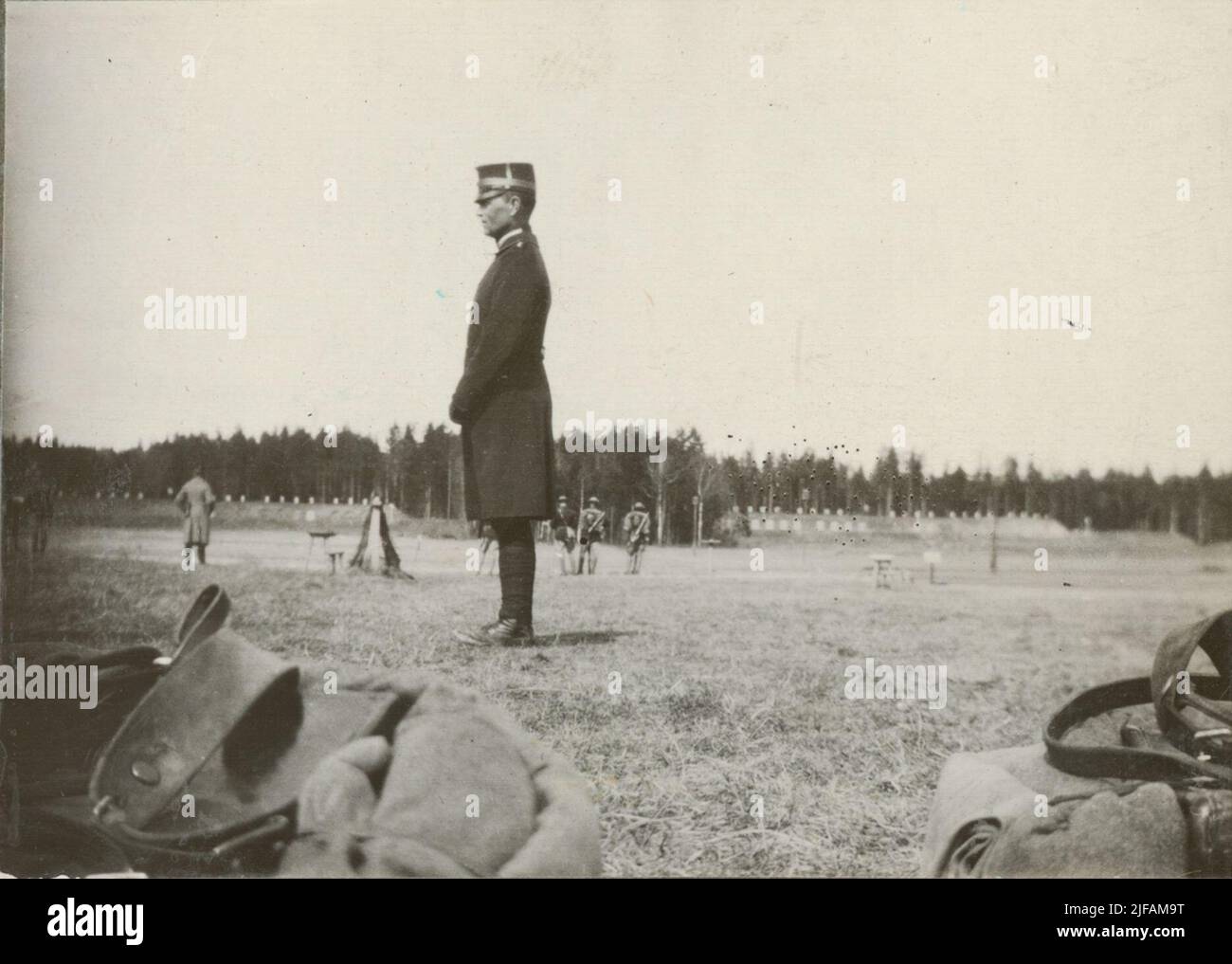 Professeur au cours d'officier 1916-1917 à l'Université militaire de Karlberg. Dans les soldats à l'arrière-tour au stand de tir. Banque D'Images