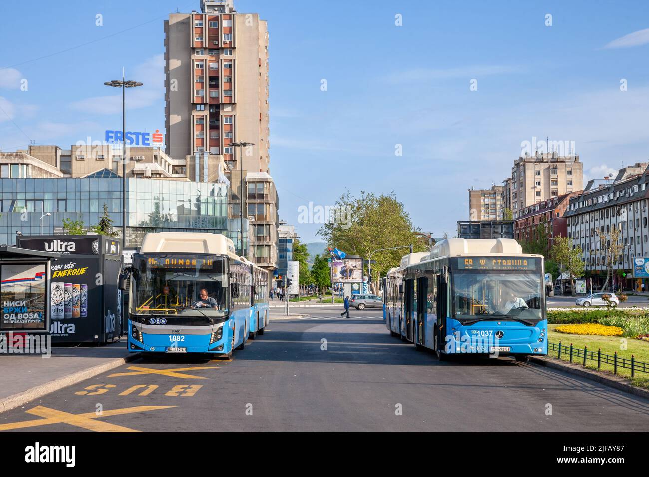 Photo des bus en file d'attente pour le service à Novi Sad, serbie. C'est l'un des principaux systèmes de transit de la capitale de la Voïvodine, appartenant à Banque D'Images