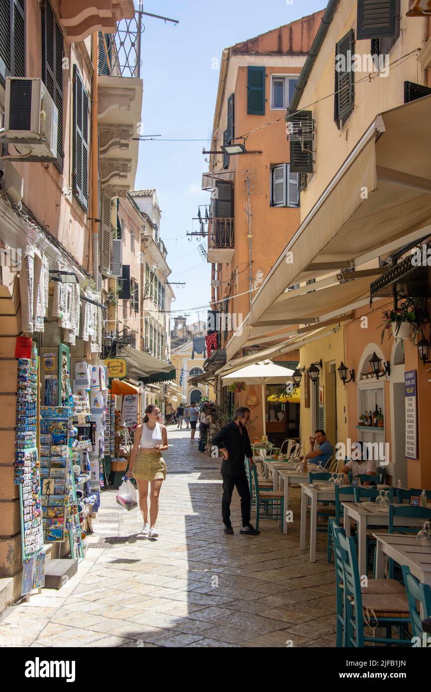 Rue étroite, AG Sofias, la vieille ville de Corfou, Corfou (Kerkyra), Iles Ioniennes, Grèce Banque D'Images