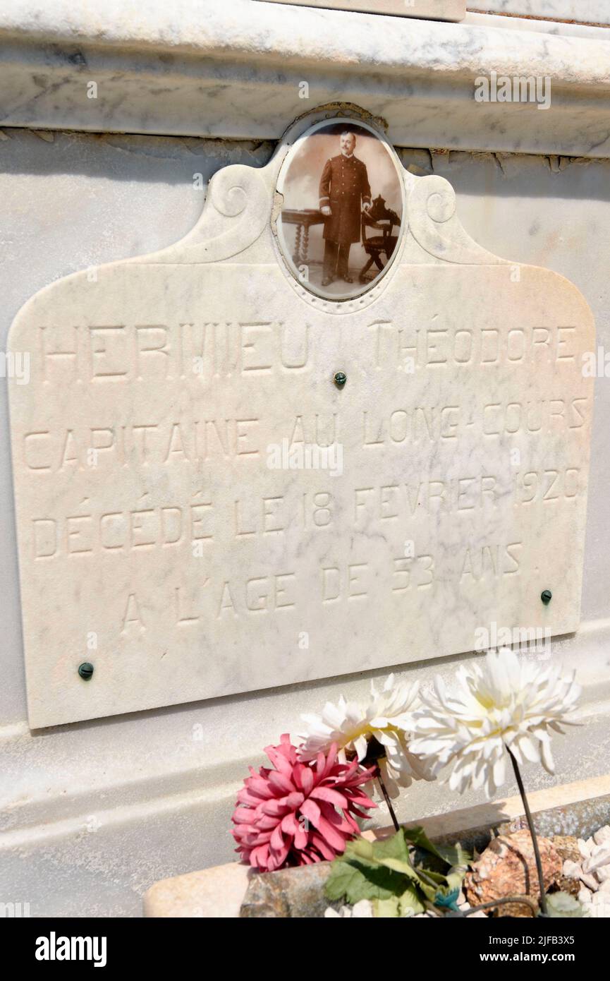 France, Var, Saint-Tropez, cimetière maritime sur le chemin des Graniers, tombe d'un Maître marin Banque D'Images