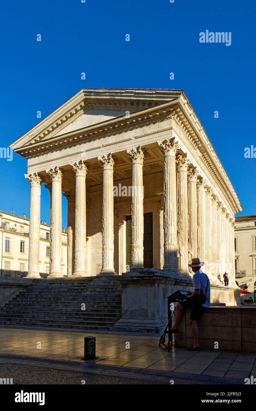 La France, Gard, Nîmes, maison carrée, ancien temple romain du 1er siècle avant J.-C., musée d'Art Contemporain Banque D'Images