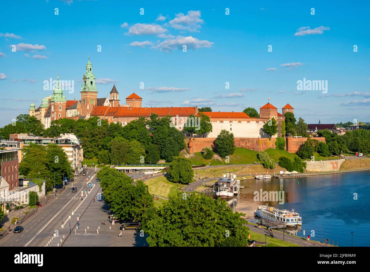 Pologne, petite Pologne, Cracovie, classée au patrimoine mondial de l'UNESCO, colline royale, château de Wawel sur les rives de la Vistule Banque D'Images