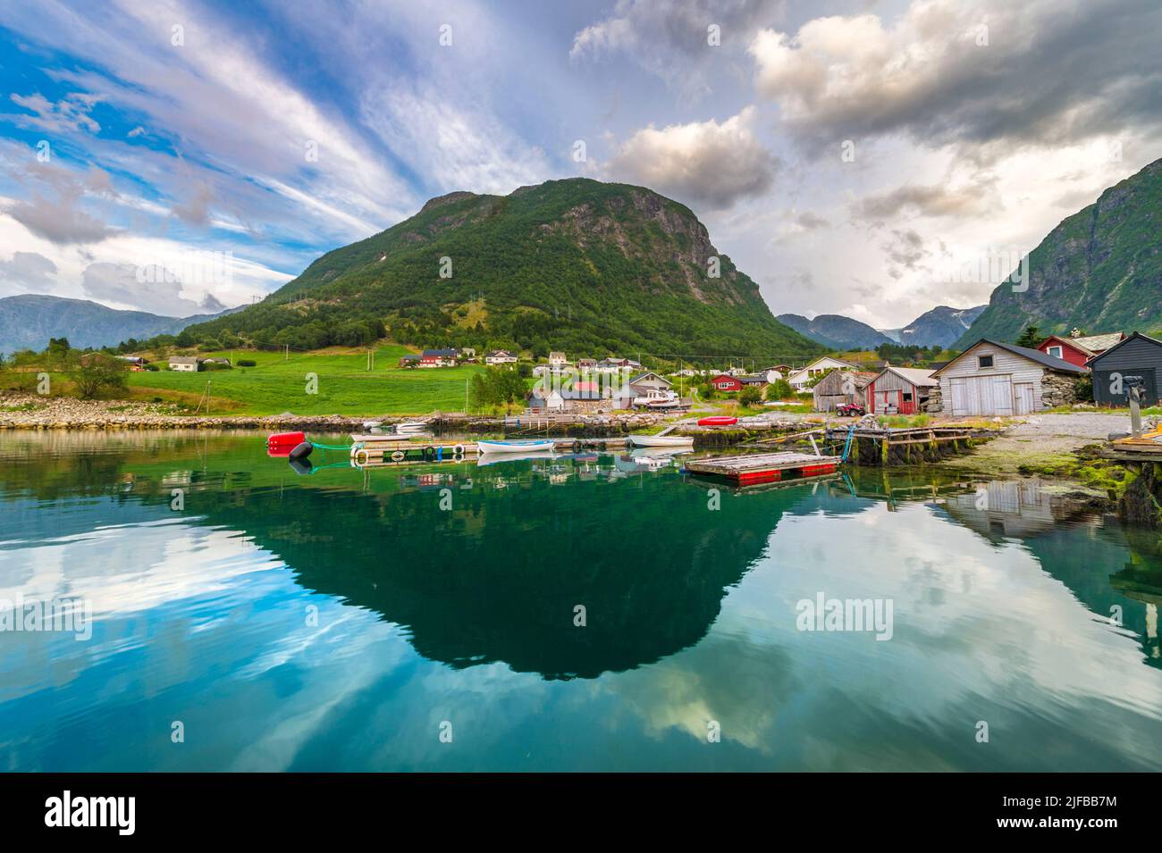 Norvège, More og Romsdal Comté, Sunndal Camping au bord du fjord Banque D'Images