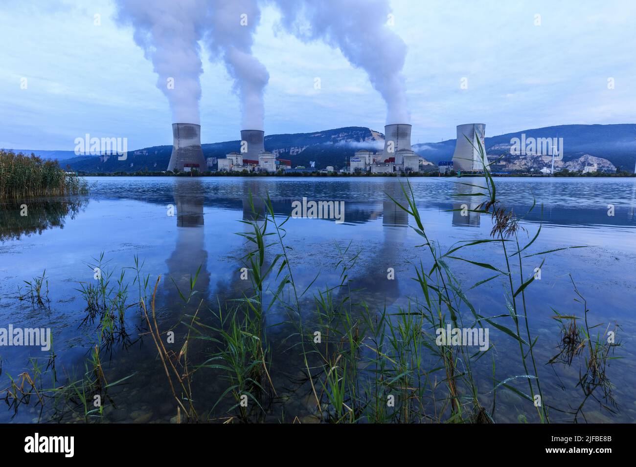 France, Ardèche, Cruas, centrale nucléaire de production d'électricité de Cruas Meysse (CNPE), le Rhône Banque D'Images