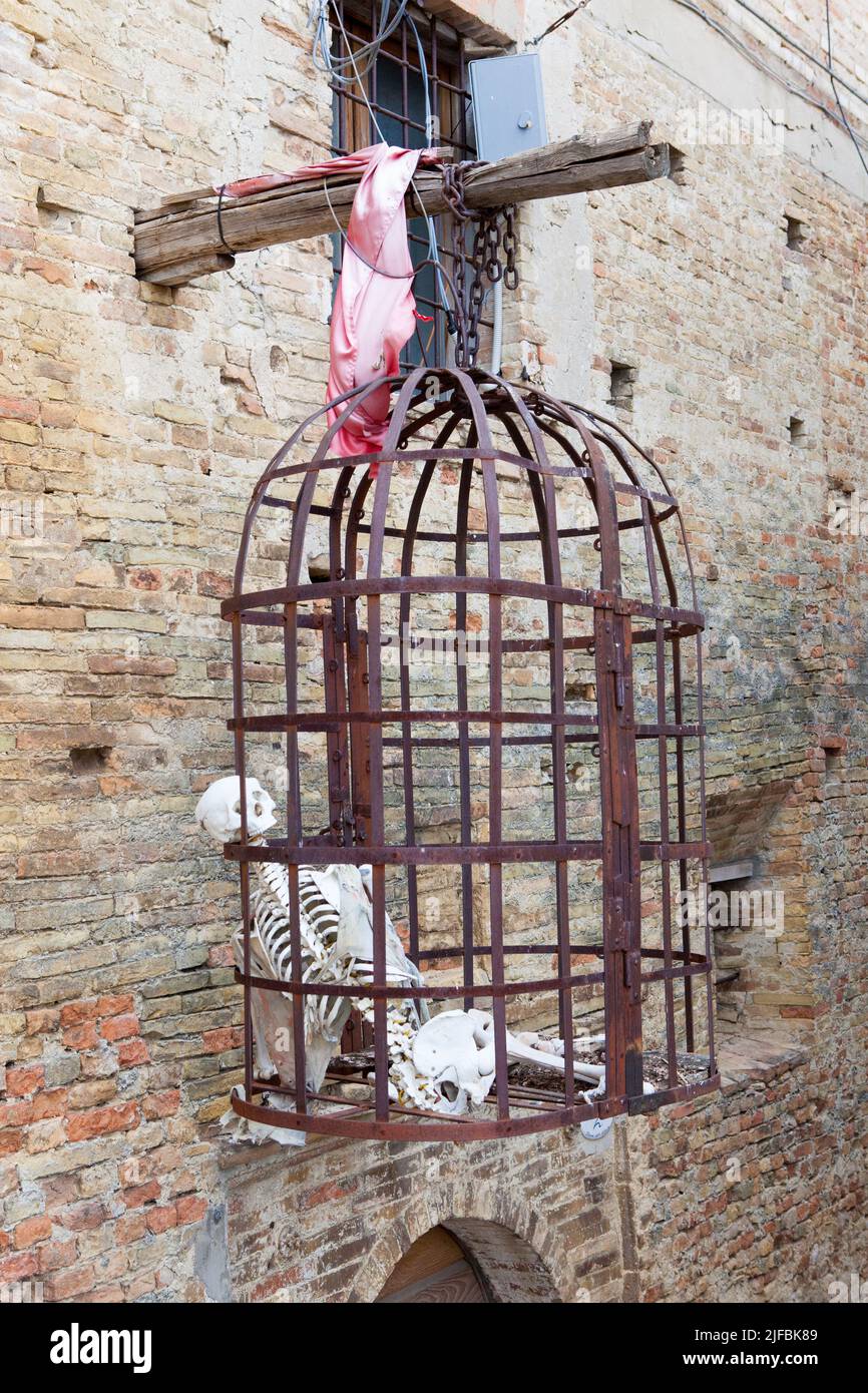 Squelette en cage Banque de photographies et d'images à haute résolution -  Alamy