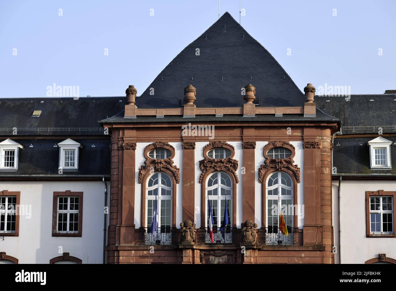 France, Bas Rhin, Haguenau, place de Charles de Gaulle, hôtel de ville daté de 1910 Banque D'Images