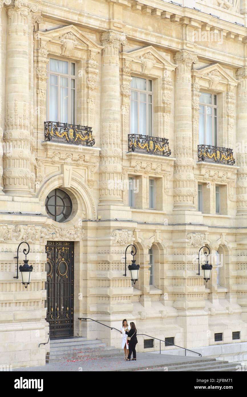 France, Nord, Roubaix, Grand-place, Hôtel de ville Construit entre 1907 et 1911 par les architectes Ernest Thibeau et Victor Laloux Banque D'Images