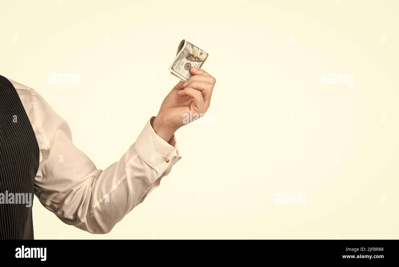 cent dollars d'argent en main de l'homme isolé sur fond blanc, jour de paie Banque D'Images