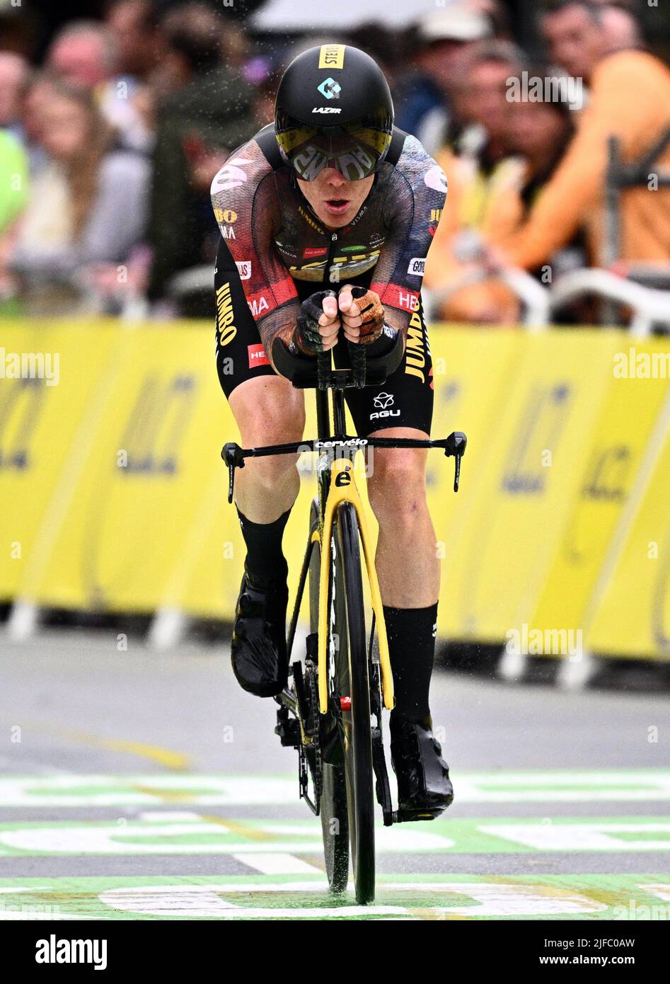 Dutch Steven Kruijswijk de JumboVisma photographié en action lors de la première étape de la