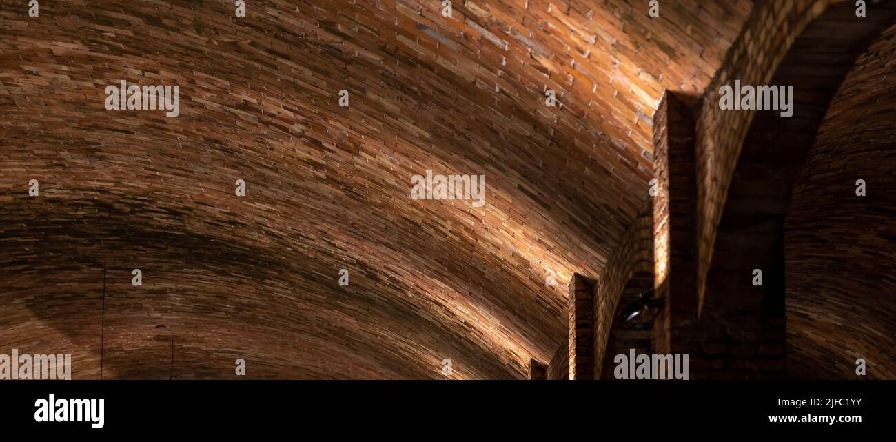 toit en brique avec voûte d'une cave à vin, ancienne construction, image horizontale Banque D'Images