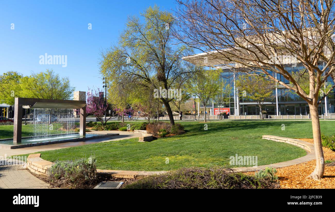 Bâtiment sur le campus de l'Université de Californie à Davis Banque D'Images