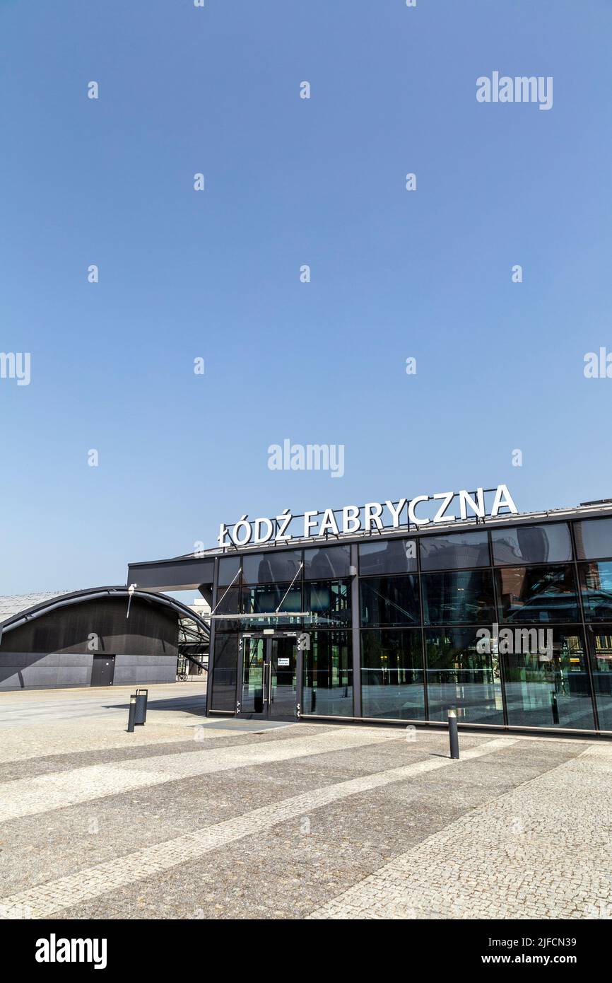 Extérieur de la gare contemporaine Łódź Fabryczna, Łódź, Łódzkie, Pologne Banque D'Images
