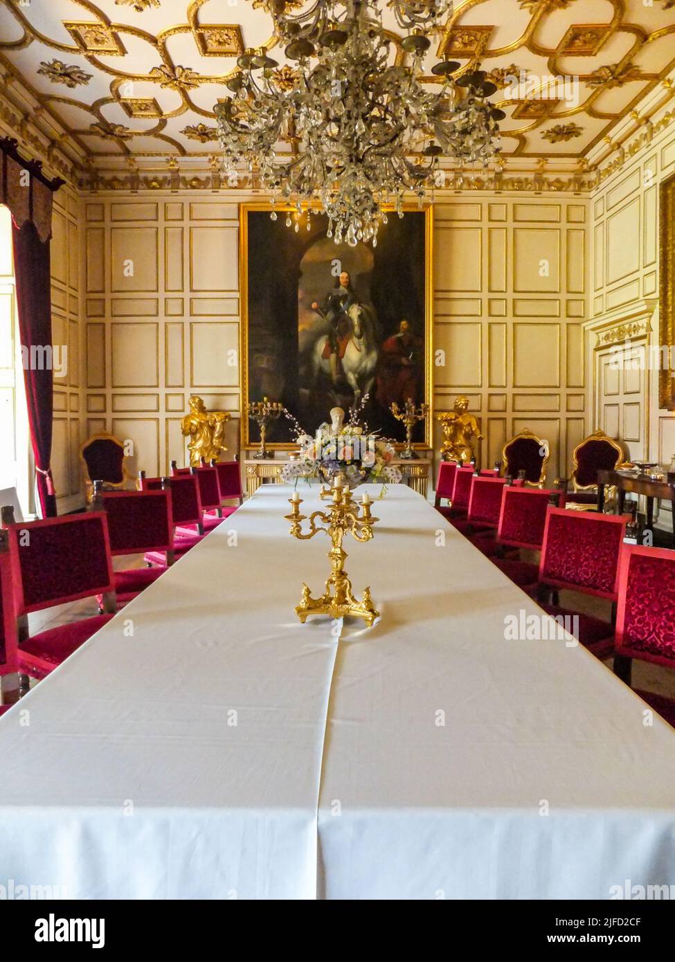 La salle à manger du château historique de Warwick datant de 18th siècle comprend un portrait du roi Charles I de Sir Anthony van Dyck. Banque D'Images