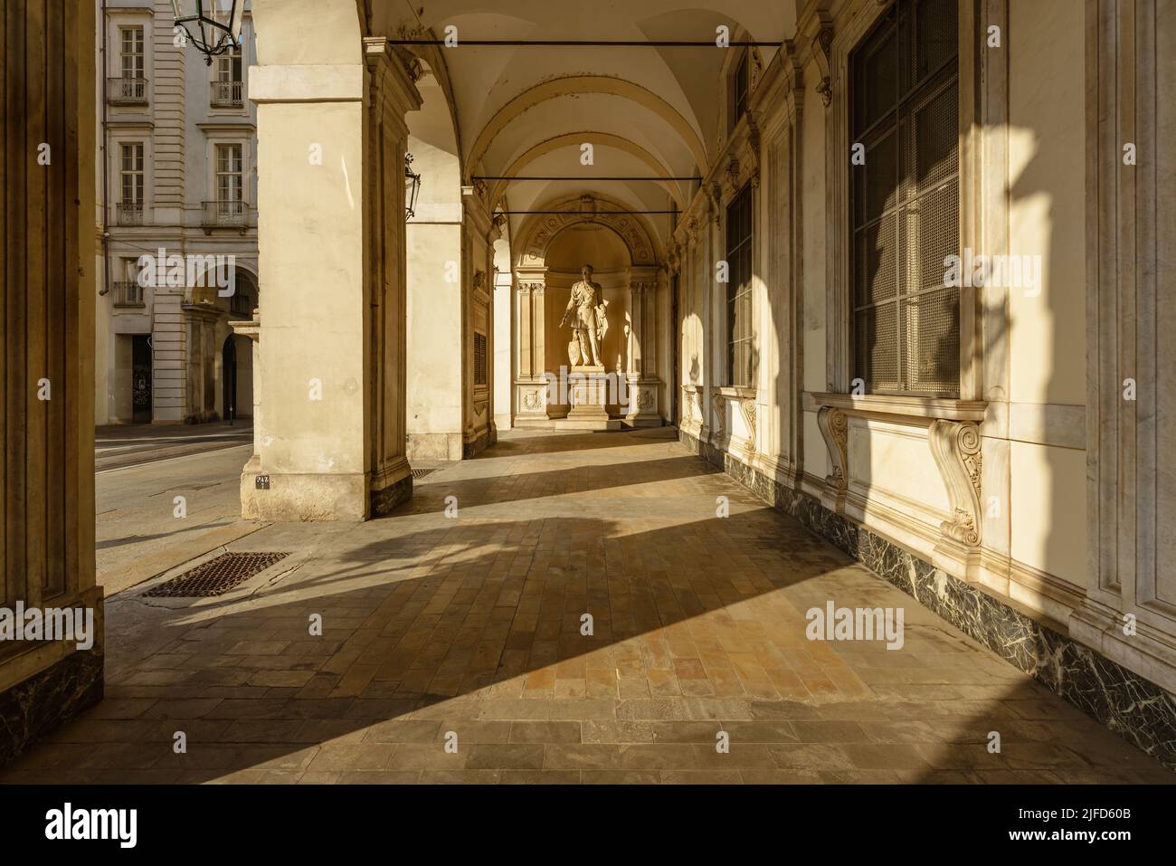 Turin, Italie. 16 juin 2022. Arcade dans le Palazzo Civico ou di Città Banque D'Images