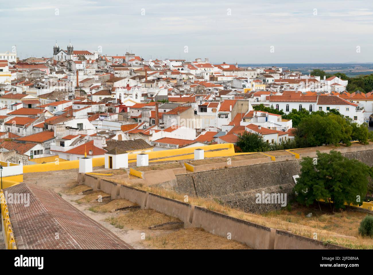 Paysage urbain d'Elvas vu des remparts de la ville, Alentejo, Portugal Banque D'Images