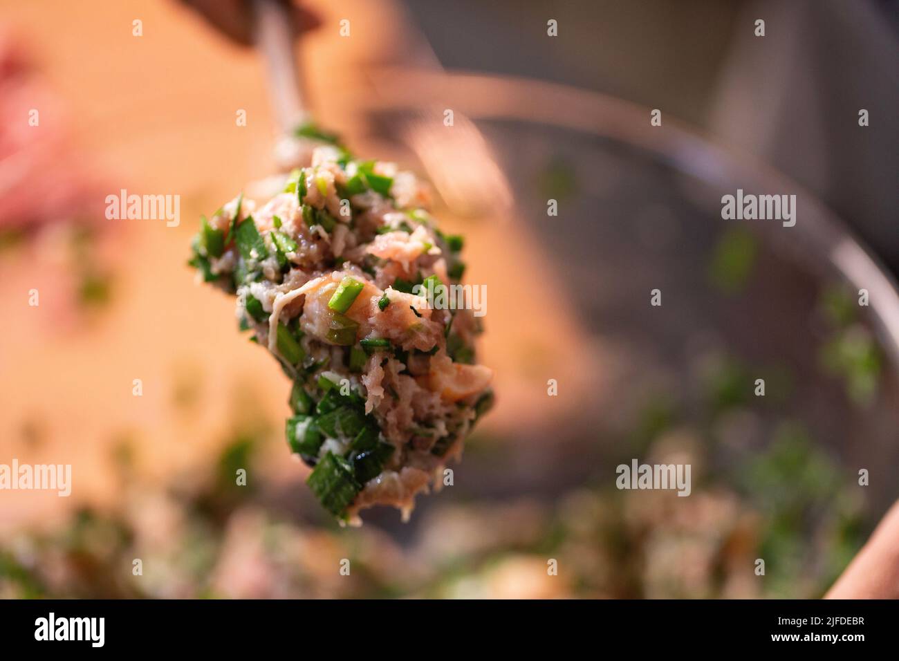 Assaisonnement et agitation, cuisine traditionnelle chinoise trois farces fraîches - photo de stock Banque D'Images