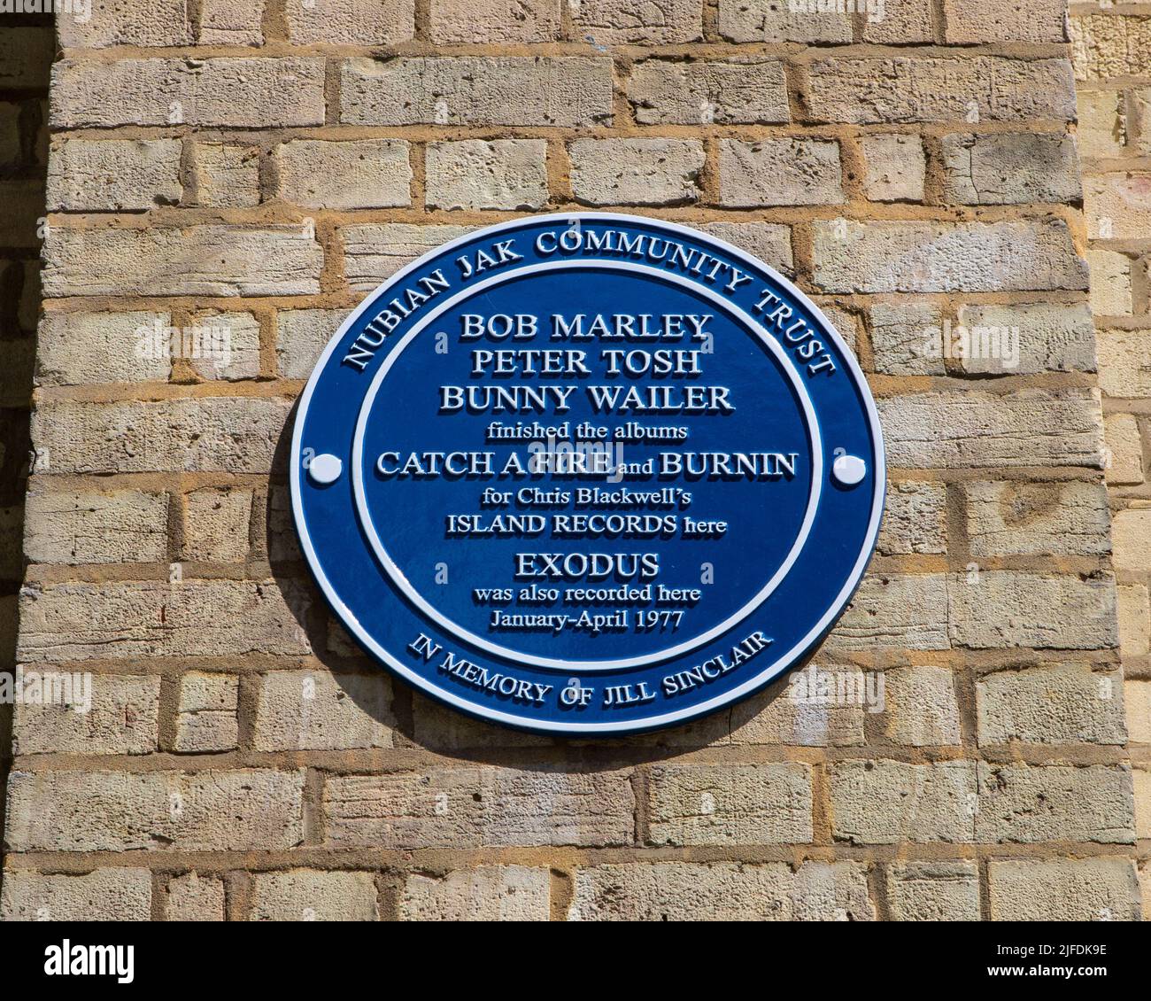 Londres, Royaume-Uni - 5 mai 2022: Une plaque sur BASING Street à Londres, Royaume-Uni, marquant le lieu où Bob Marley, Peter Tosh et Bunny Wailler ont enregistré de la musique. Banque D'Images