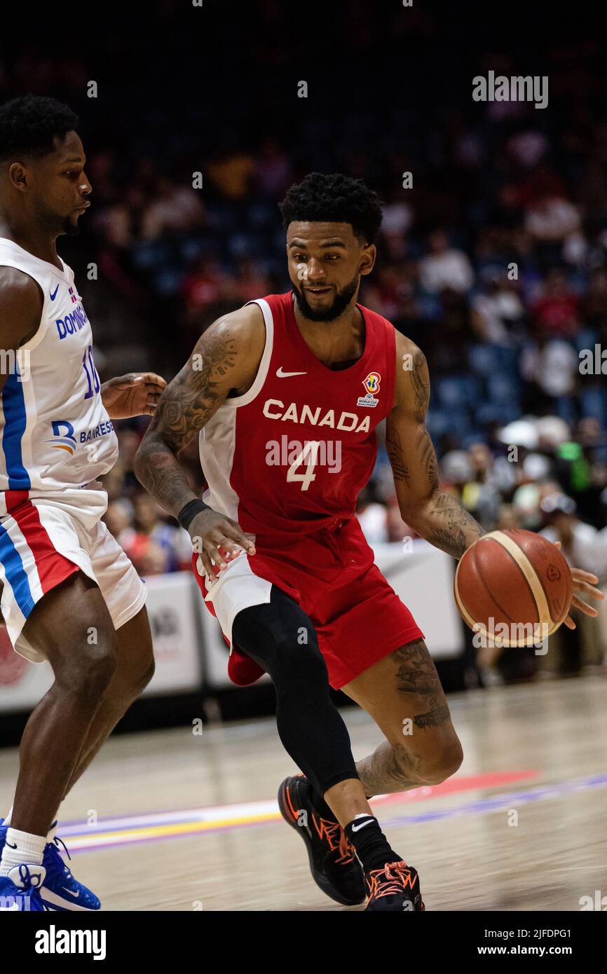 Hamilton, Canada, 01 juillet 2022 : Nickeil Alexander-Walker (R) d'équipe Canada en action pendant le match de qualification de la coupe du monde de la FIBA (fenêtre 3) contre la République dominicaine au First Ontario Centre à Hamilton, Canada. Le Canada a gagné le match avec les points 95-75. Credit: Phamai Techaphan/Alamy Live News Banque D'Images