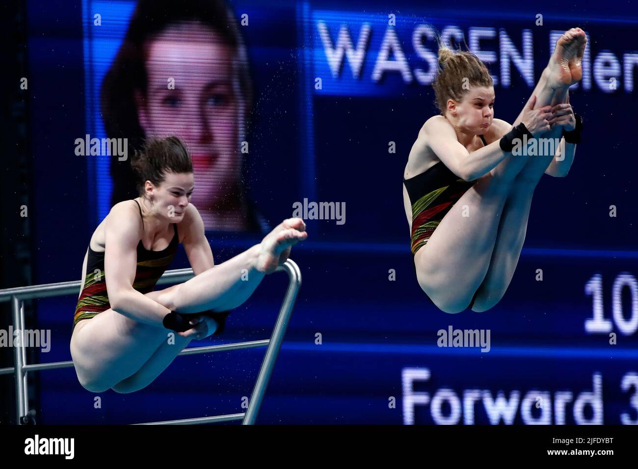 Budapest, Hongrie, 30th juin 2022. Elena Wassen et Christina Wassen, de l'Allemagne, participent à la finale synchronisée des femmes 10m le cinquième jour des Championnats du monde de la FINA de Budapest 2022 au complexe aquatique national Alfred Hajos à Budapest, en Hongrie. 30 juin 2022. Crédit : Nikola Krstic/Alay Banque D'Images