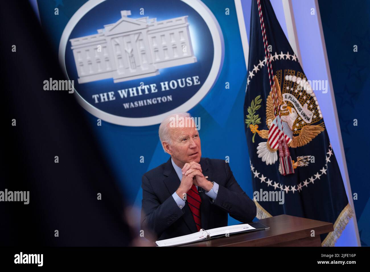 Le président des États-Unis, Joe Biden, participe à une réunion avec les gouverneurs pour discuter des efforts visant à protéger l'accès aux soins de santé en matière de reproduction dans l'Auditorium de la Cour du Sud à Washington, DC, 1 juillet 2022. Crédit : Chris Kleponis/CNP/MediaPunch Banque D'Images