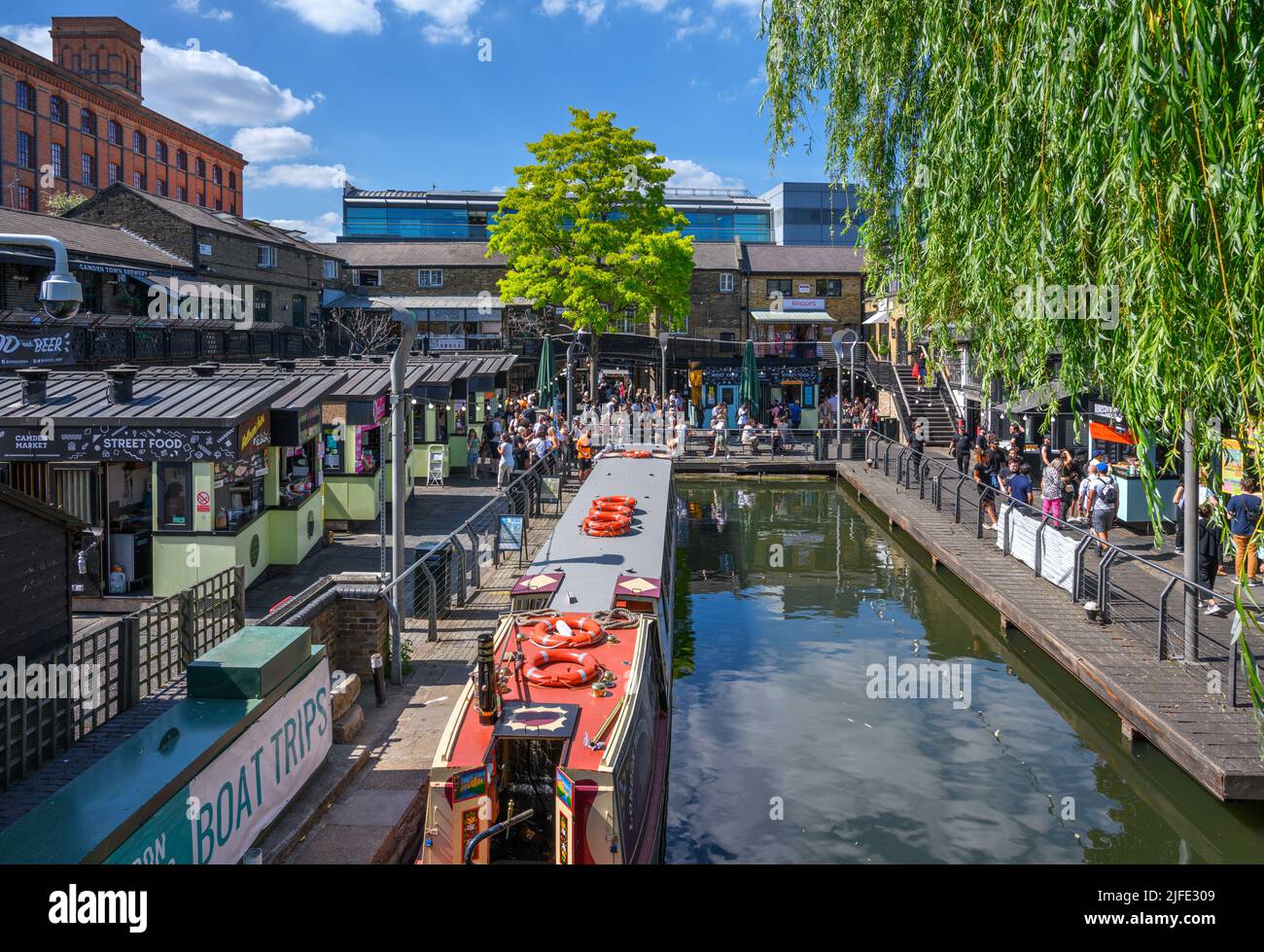 Street food stands à Camden Lock, marché de Camden, Londres, Angleterre, Royaume-Uni Banque D'Images