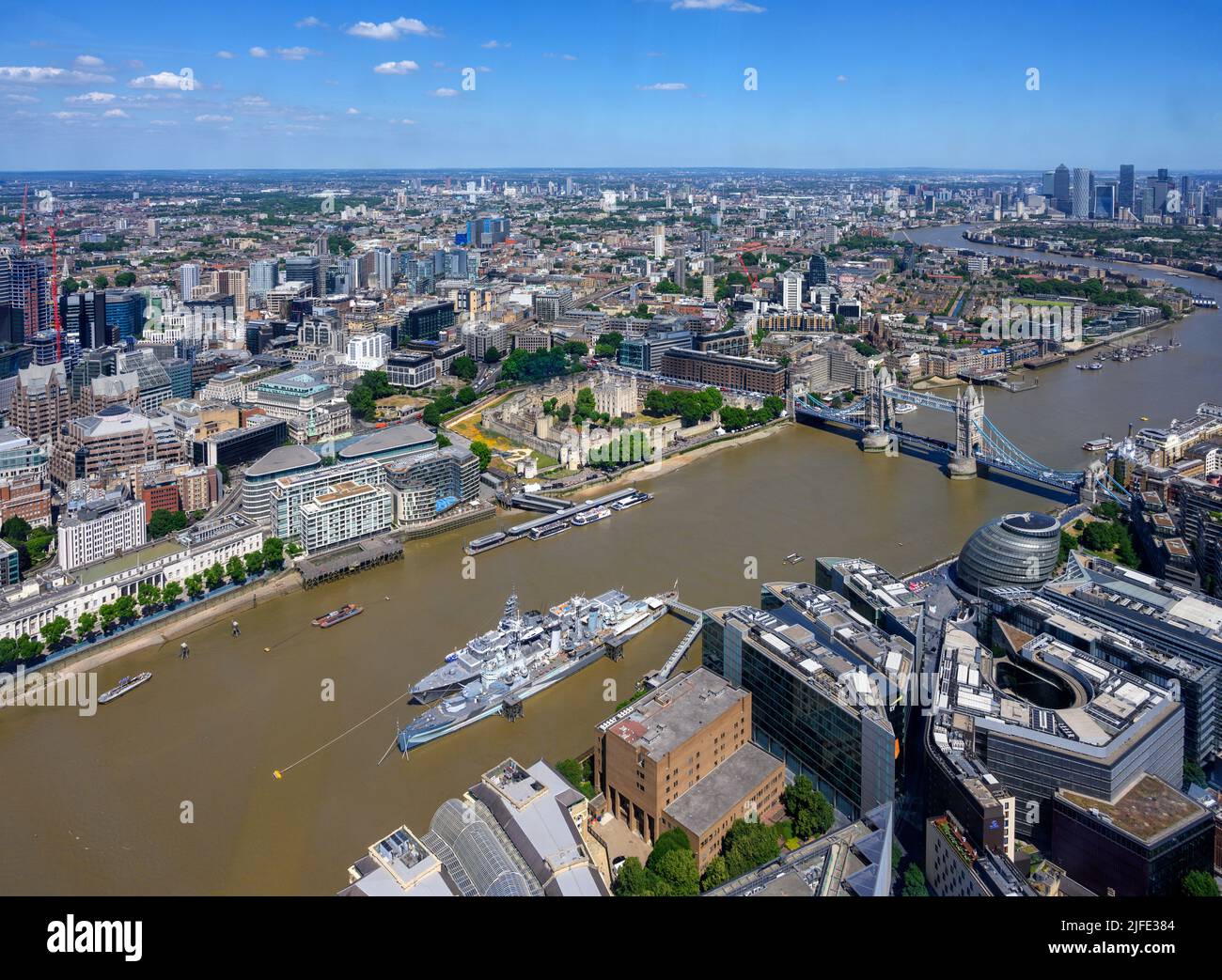 Vue aérienne sur Londres, en direction de Tower Bridge, depuis la Shard Viewing Gallery, Londres, Angleterre, Royaume-Uni Banque D'Images