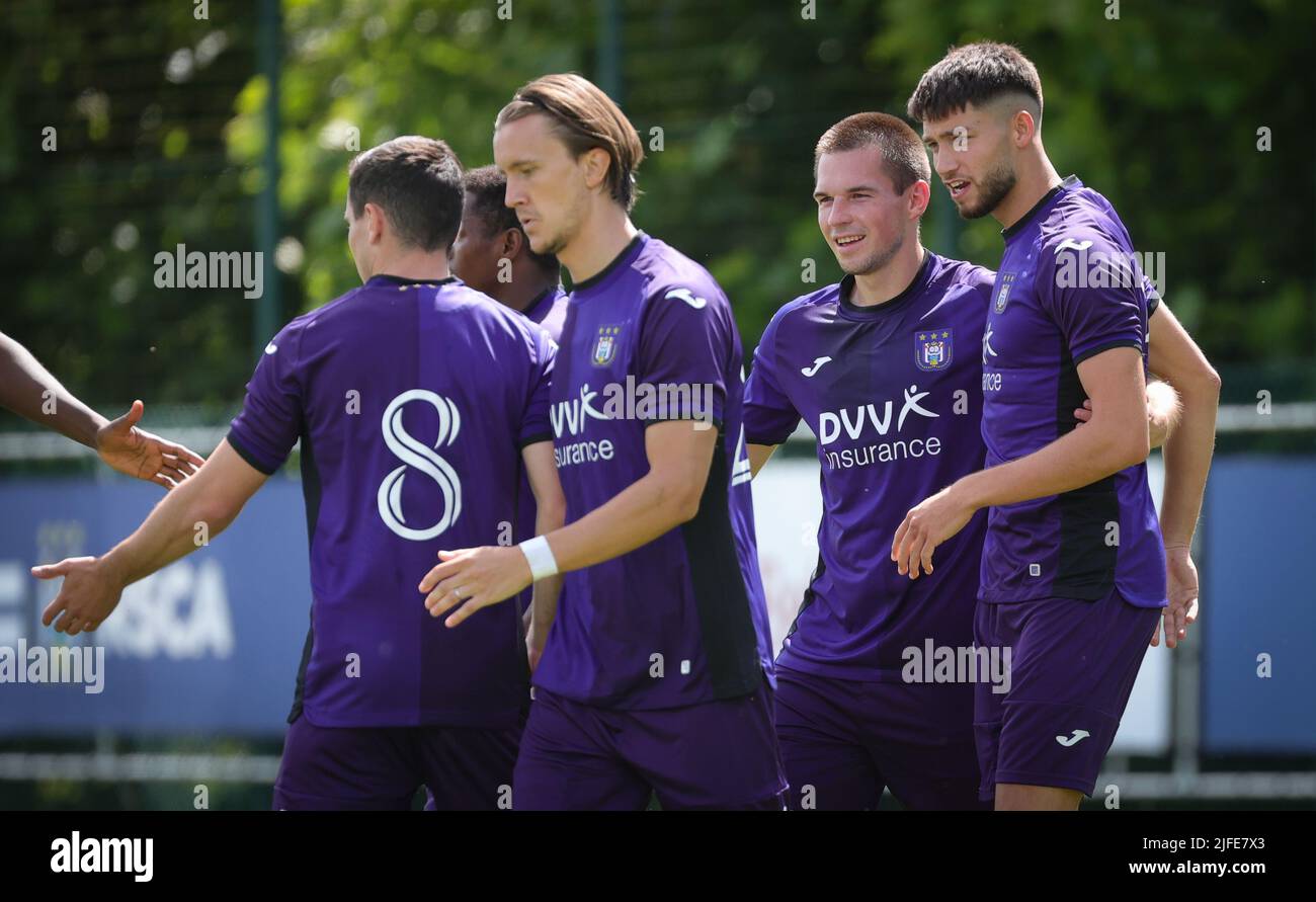 Antoine Colassin d'Anderlecht célèbre après avoir remporté un match de ...