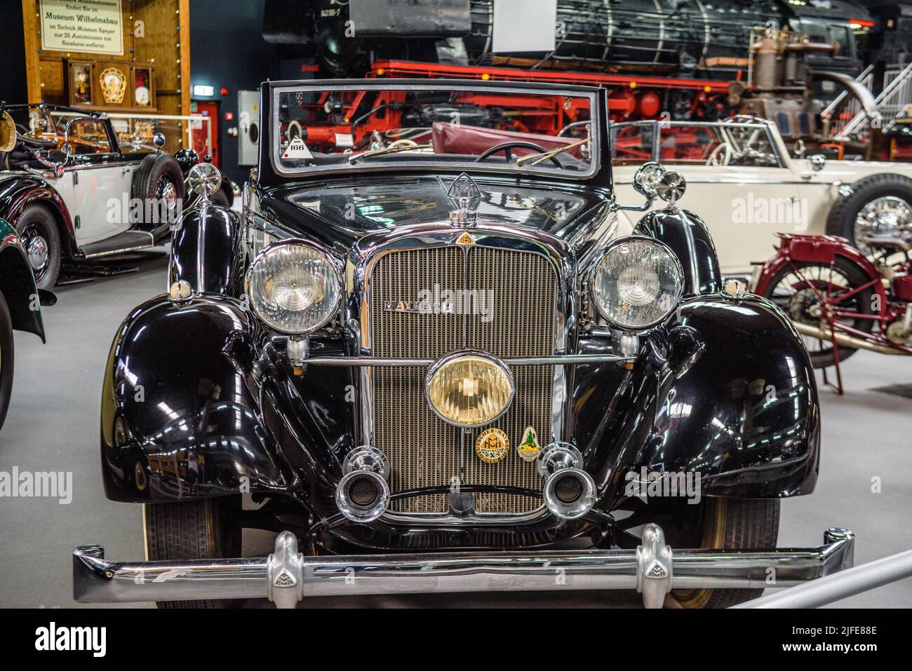 SINSHEIM, ALLEMAGNE - MAI 2022 : Mercedes-Benz 770 K 1940 230ps cabrio noir Banque D'Images