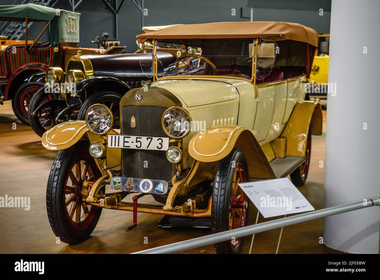 SINSHEIM, ALLEMAGNE - MAI 2022: Beige NSU 8 40 1914 30ps Banque D'Images