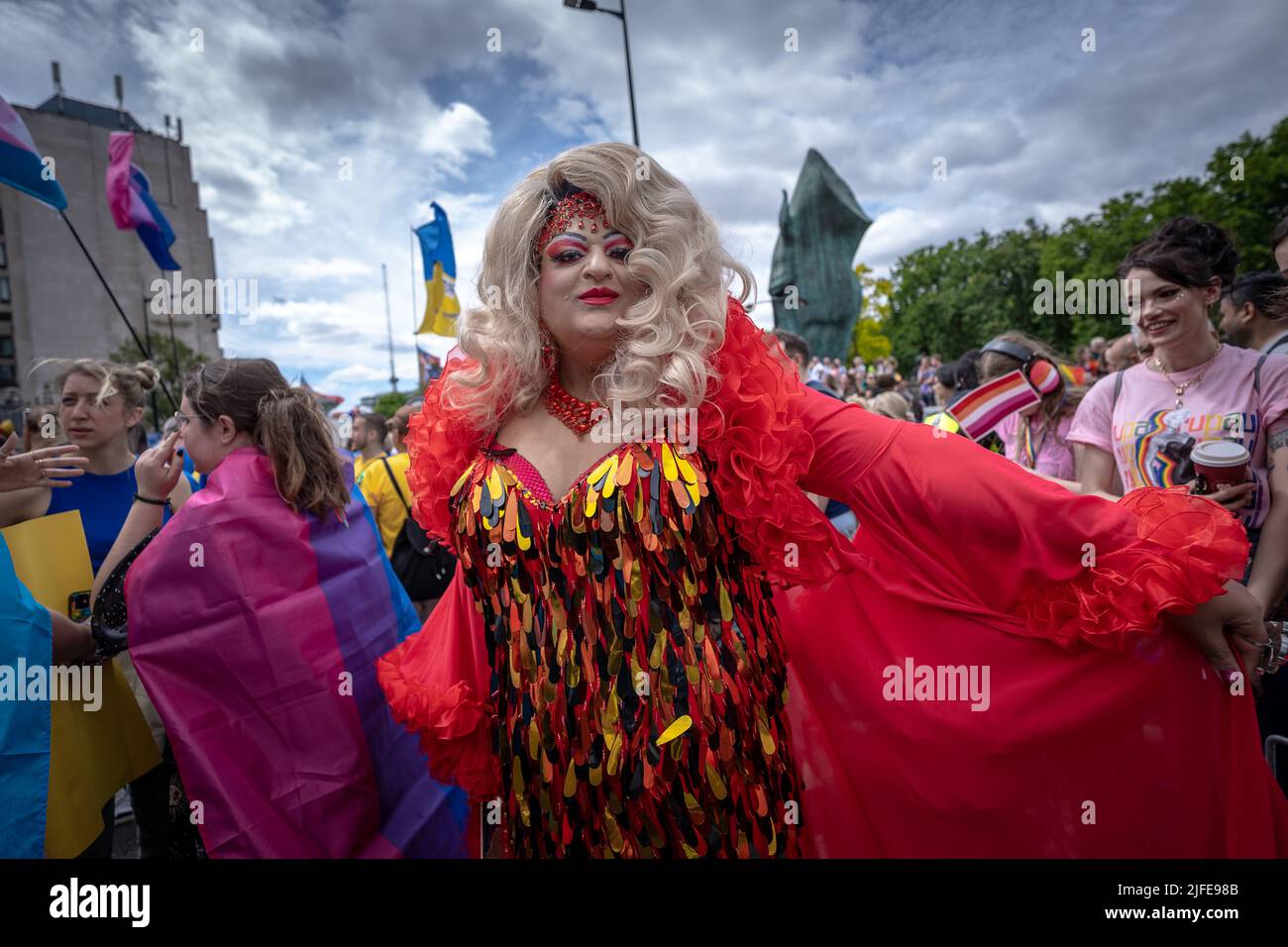 Londres, Royaume-Uni. 2nd juillet 2022. Pride 2022 - défilé de la fierté de Londres. Des milliers de personnes devraient assister à la marche annuelle de la célébration LGBT+ à travers la ville commémorant 50 ans depuis la première Pride a eu lieu au Royaume-Uni. Credit: Guy Corbishley/Alamy Live News Banque D'Images