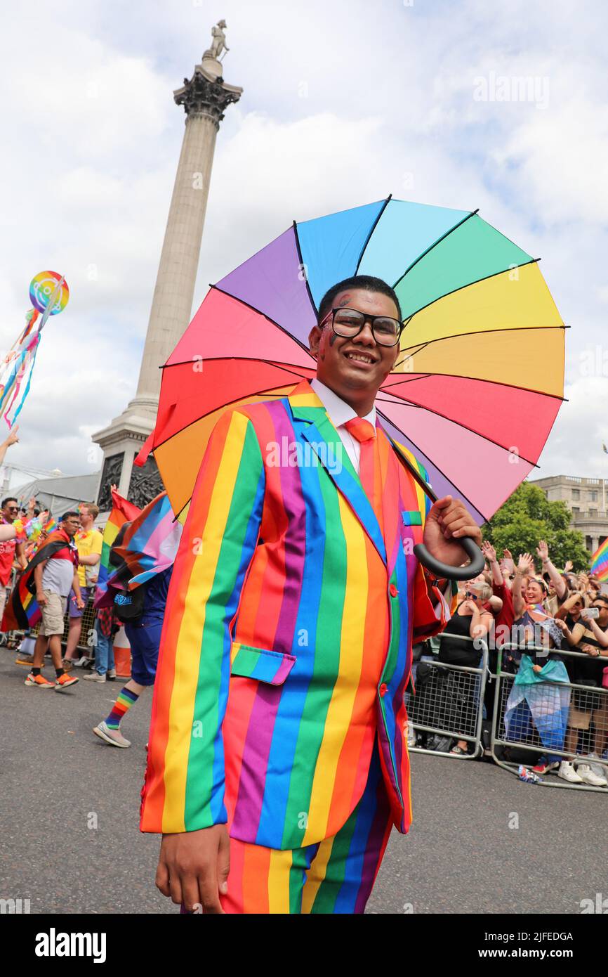 Londres, Royaume-Uni. 2nd juillet 2022. Participants à la parade de la fierté à Londres. Plus de 30 000 participants ont participé à la parade de la fierté à Londres, célébrant 50 ans de protestation de la fierté et des LGBT. Crédit : Paul Brown/Alay Live News Banque D'Images